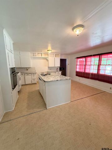 620 W Patten, Mineola, TX 75773