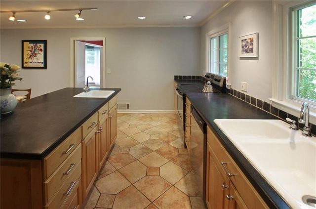 2037 Desmond Drive, Decatur, GA 30033