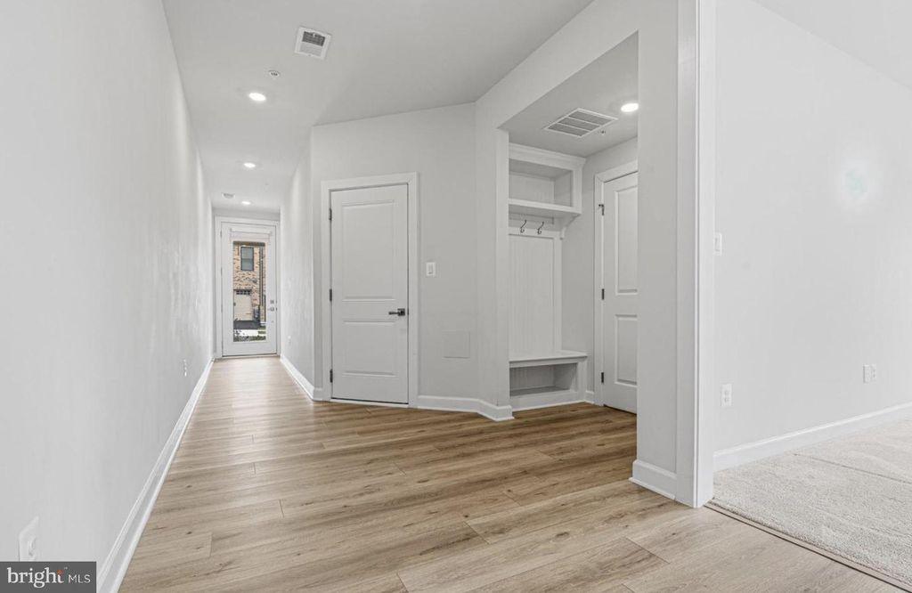 Image 2 of property listing at 13866 RIDGEVIEW CT, Hunt Valley, MD 21030