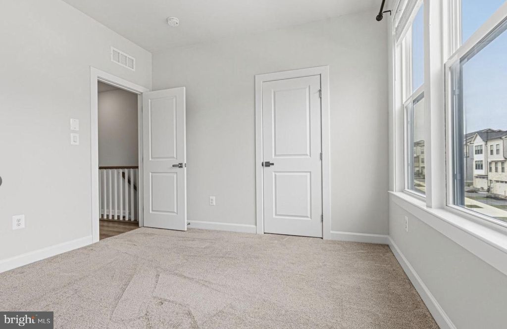 Image 8 of property listing at 13866 RIDGEVIEW CT, Hunt Valley, MD 21030