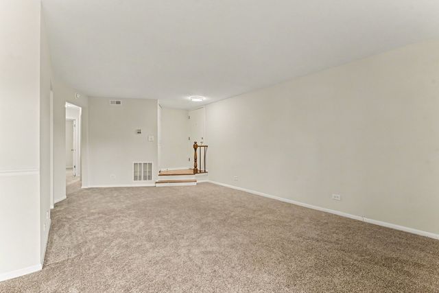 1624 Salisbury Court C, Wheaton, IL 60189