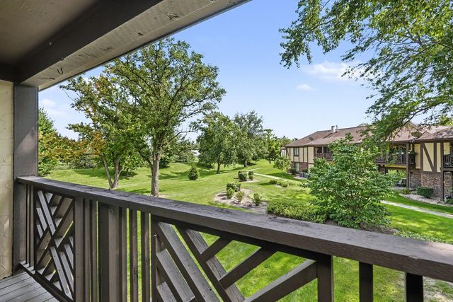 1624 Salisbury Court C, Wheaton, IL 60189