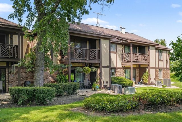 1624 Salisbury Court C, Wheaton, IL 60189