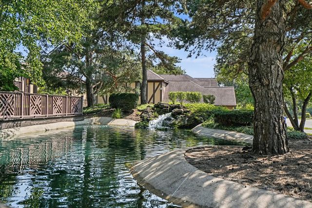 1624 Salisbury Court C, Wheaton, IL 60189
