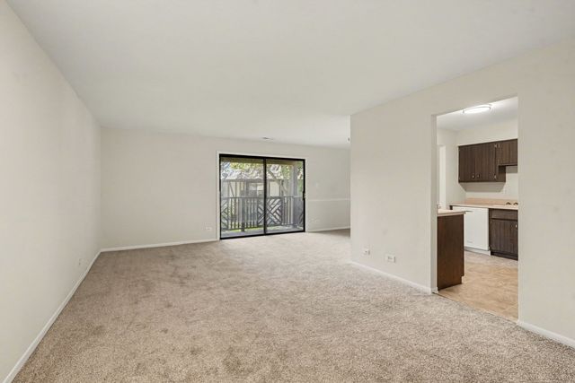 1624 Salisbury Court C, Wheaton, IL 60189