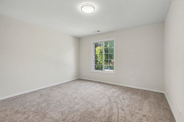 1624 Salisbury Court C, Wheaton, IL 60189