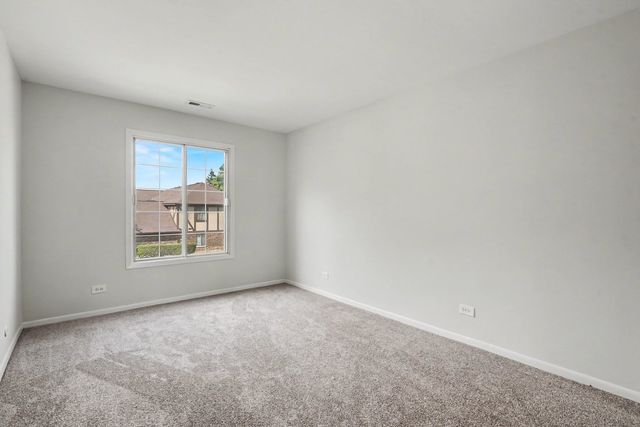 1624 Salisbury Court C, Wheaton, IL 60189