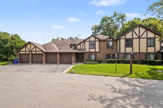 1624 Salisbury Court C, Wheaton, IL 60189