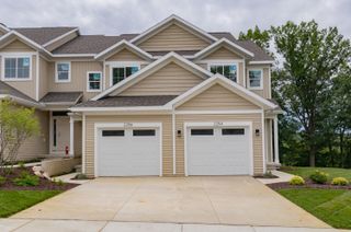 2225 Watertown Way NE, Grand Rapids, MI 49505