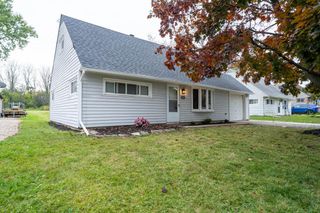 7001 W Allerton AVENUE, Greenfield, WI 53220