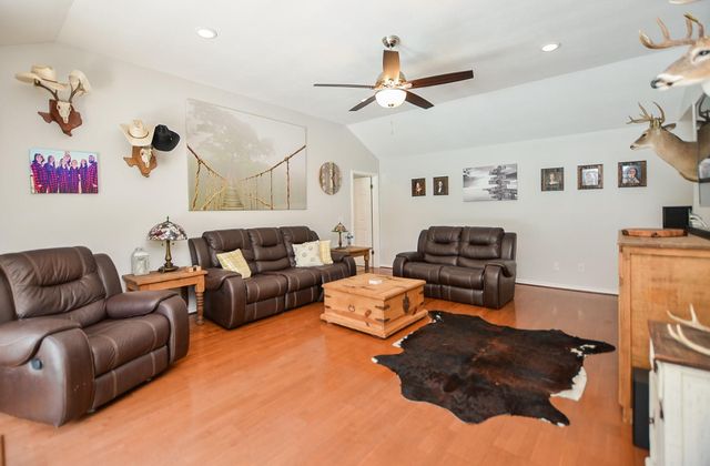 807 Trochta Street, El Campo, TX 77437