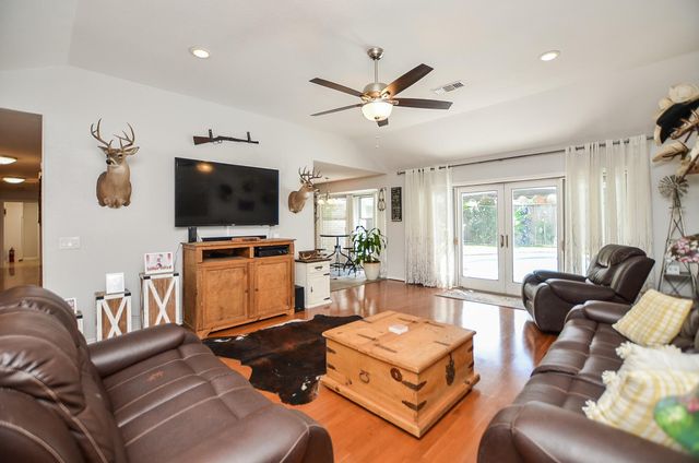 807 Trochta Street, El Campo, TX 77437