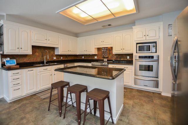 807 Trochta Street, El Campo, TX 77437