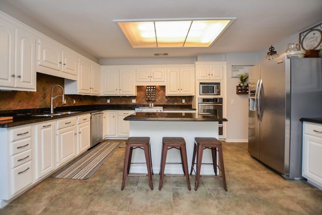 807 Trochta Street, El Campo, TX 77437