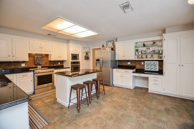 807 Trochta Street, El Campo, TX 77437