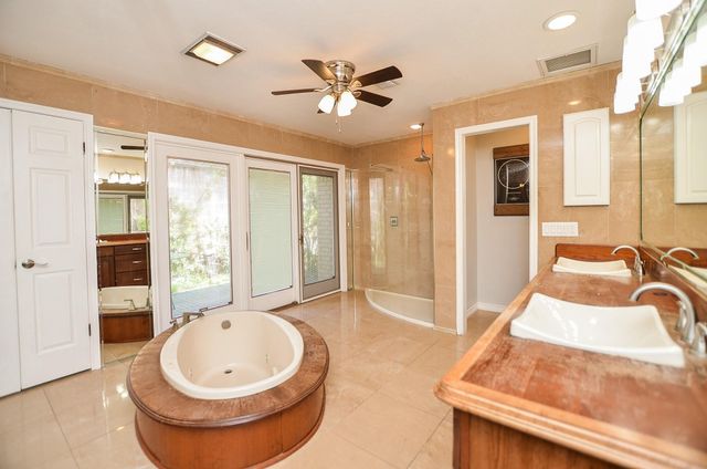 807 Trochta Street, El Campo, TX 77437