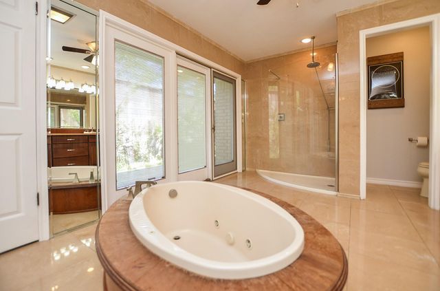 807 Trochta Street, El Campo, TX 77437