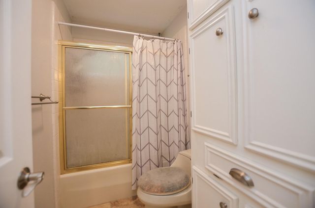 807 Trochta Street, El Campo, TX 77437