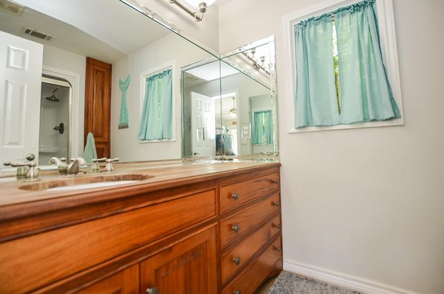 807 Trochta Street, El Campo, TX 77437