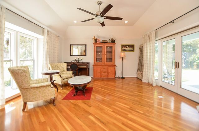 807 Trochta Street, El Campo, TX 77437