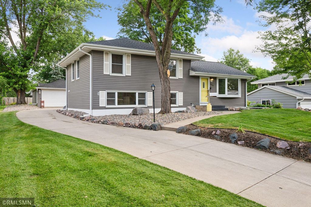 4808 W 111th Street, Bloomington, MN 55437