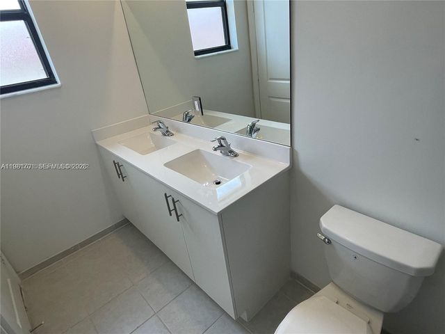 969 NE 211th St 969, Miami, FL 33179