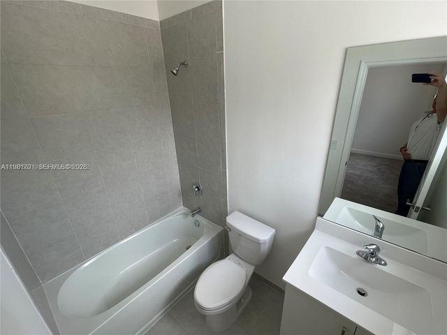 969 NE 211th St 969, Miami, FL 33179