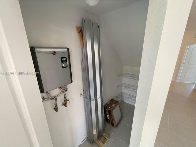 969 NE 211th St 969, Miami, FL 33179