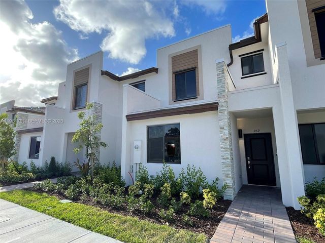 969 NE 211th St 969, Miami, FL 33179