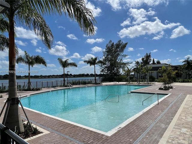 969 NE 211th St 969, Miami, FL 33179