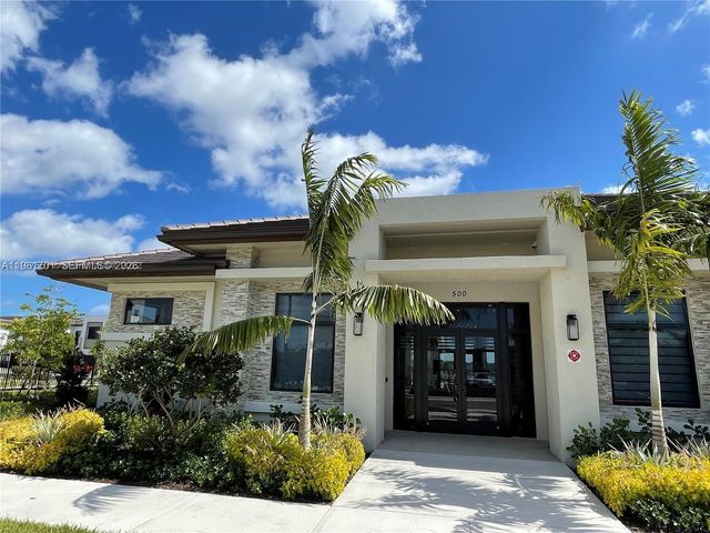 969 NE 211th St 969, Miami, FL 33179