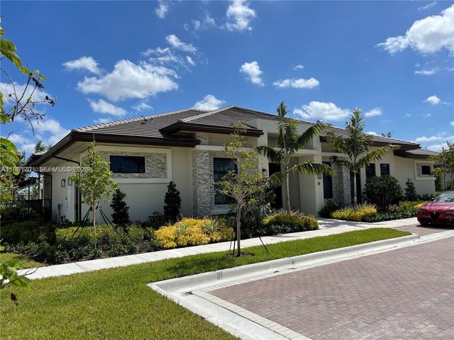 969 NE 211th St 969, Miami, FL 33179