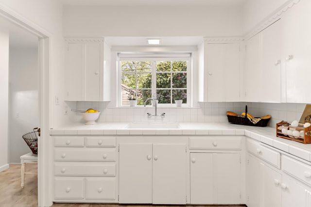 2711 17th St, Sacramento, CA 95818