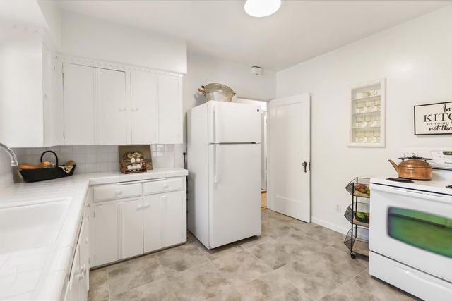 2711 17th St, Sacramento, CA 95818