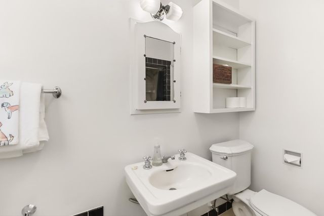 2711 17th St, Sacramento, CA 95818