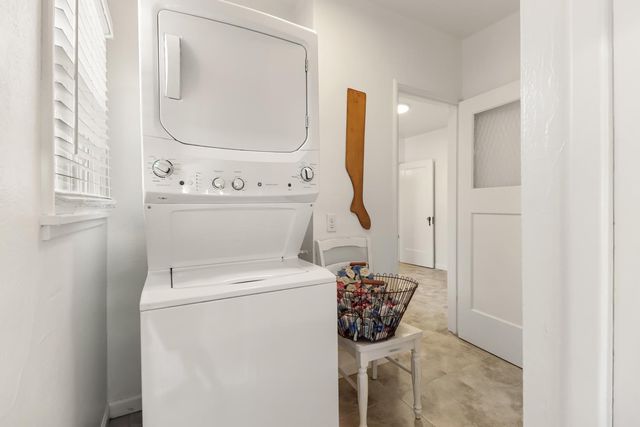 2711 17th St, Sacramento, CA 95818