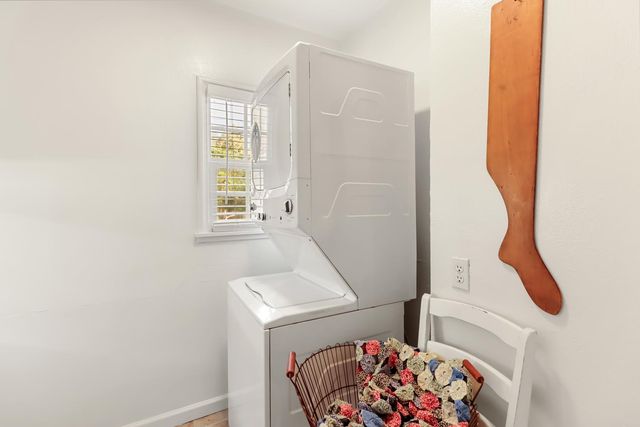 2711 17th St, Sacramento, CA 95818