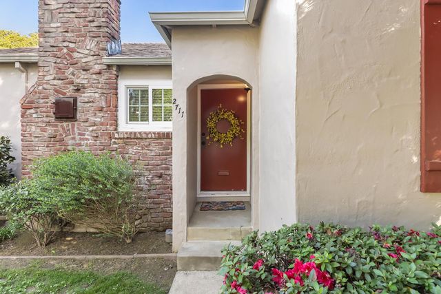 2711 17th St, Sacramento, CA 95818