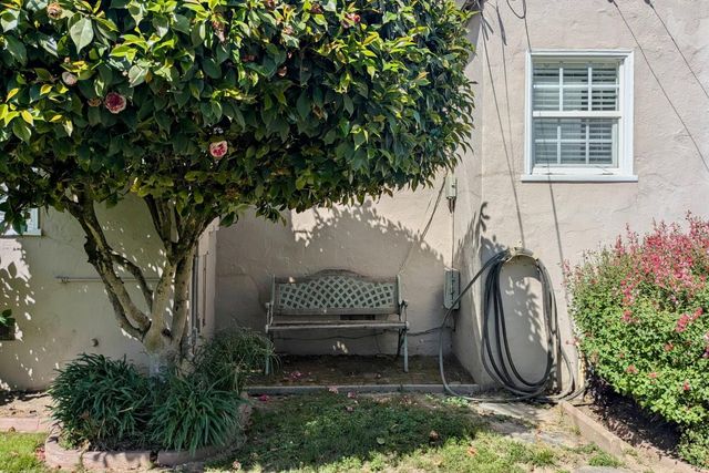 2711 17th St, Sacramento, CA 95818