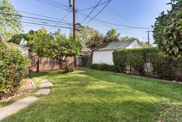 2711 17th St, Sacramento, CA 95818