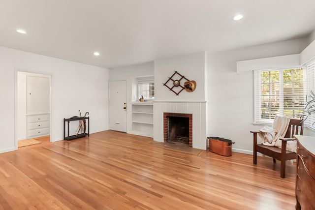 2711 17th St, Sacramento, CA 95818