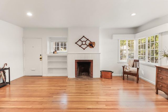 2711 17th St, Sacramento, CA 95818