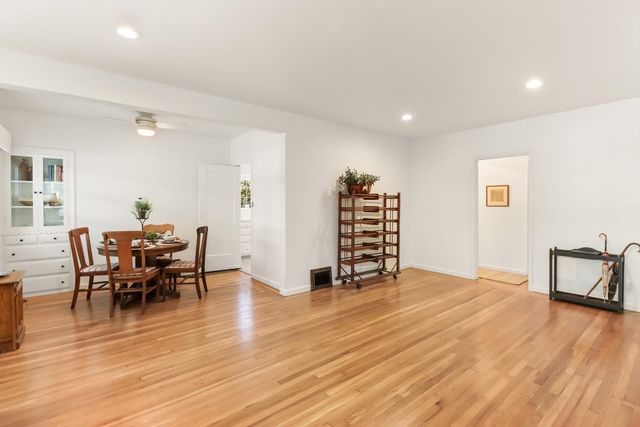 2711 17th St, Sacramento, CA 95818