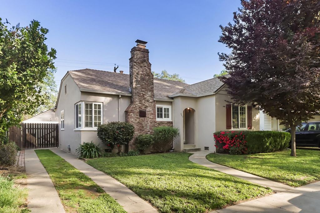 2711 17th St, Sacramento, CA 95818