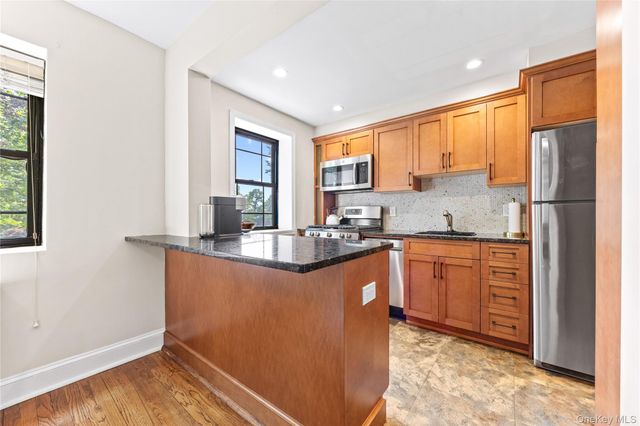 20 Manchester Road 2L, Eastchester, NY 10709