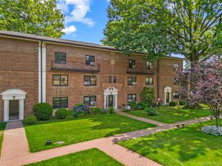 20 Manchester Road 2L, Eastchester, NY 10709