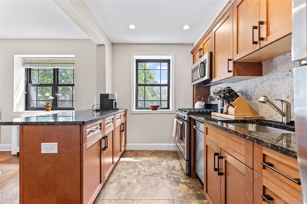 20 Manchester Road 2L, Eastchester, NY 10709 — photo 2