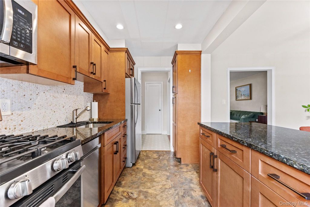 20 Manchester Road 2L, Eastchester, NY 10709 — photo 3