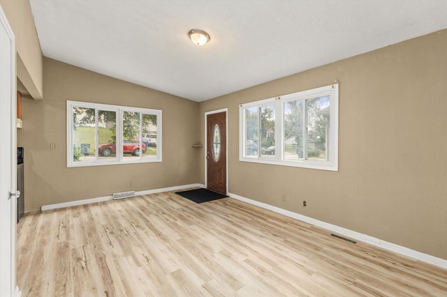 412 Gray Street, Des Moines, IA 50315
