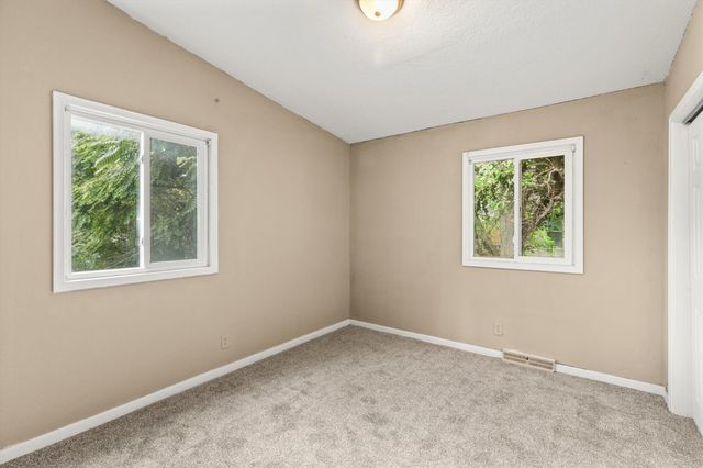 412 Gray Street, Des Moines, IA 50315